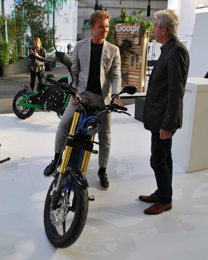 erockit beim greentech festival nico rosberg und andreas scheuer bestaunen elektromotorrad - eROCKIT beim Greentech Festival: Nico Rosberg und Andreas Scheuer bestaunen Elektromotorrad