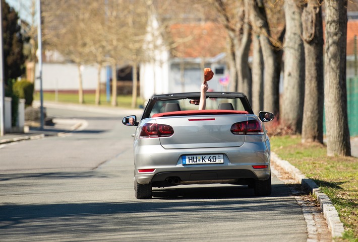 Mit Saisonkennzeichen Fahrzeug günstig versichern