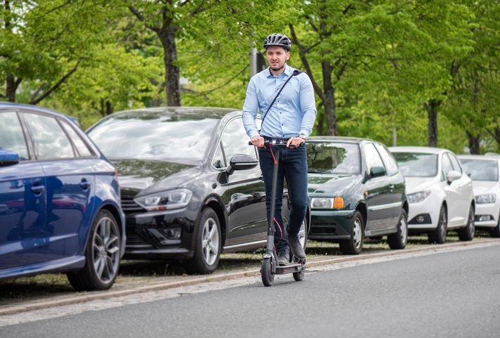 wer seinen e scooter im strassenverkehr nutzen will braucht eine versicherung - Wer seinen E-Scooter im Straßenverkehr nutzen will, braucht eine Versicherung