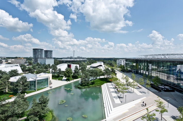 Happy Birthday Autostadt! Freier Eintritt zum 20-jährigen Jubiläum am 1. Juni 2020 / Interview mit Gunnar Kilian und Roland Clement / Video: Drohnenflug durch die Autostadt