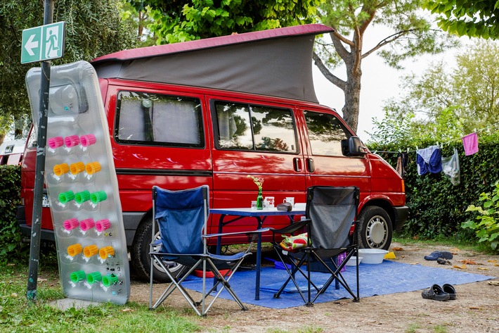 ADAC Campingführer: Top-Plätze in Deutschland zum verspäteten Saisonstart / Tipps der ADAC Experten: Campingplätze für jeden Anspruch / Teils direkt buchbar über das ADAC Campingportal pincamp.de