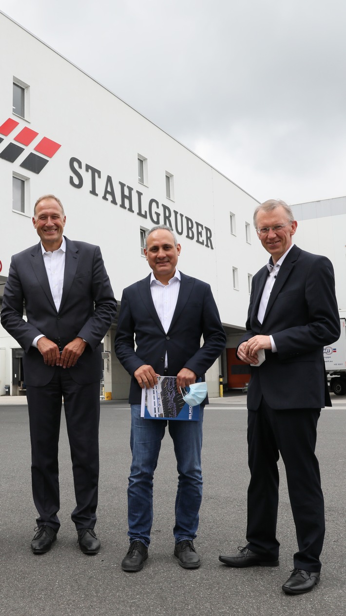 Mitglied des Europäischen Parlaments Ismail Ertug besucht das Logistikzentrum von LKQ Europe in Sulzbach-Rosenberg